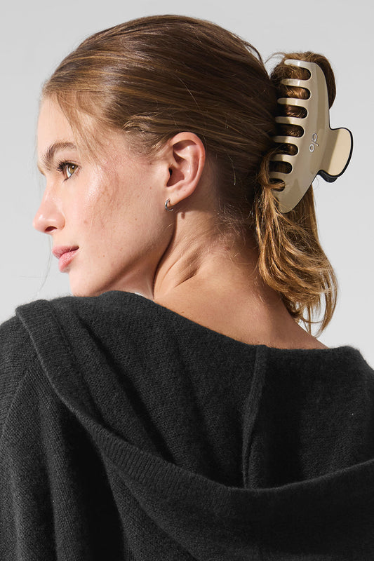 Outline Claw Clip — Macadamia/Black