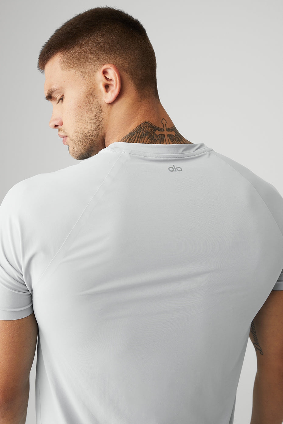 Idol Performance Tee — Titanium