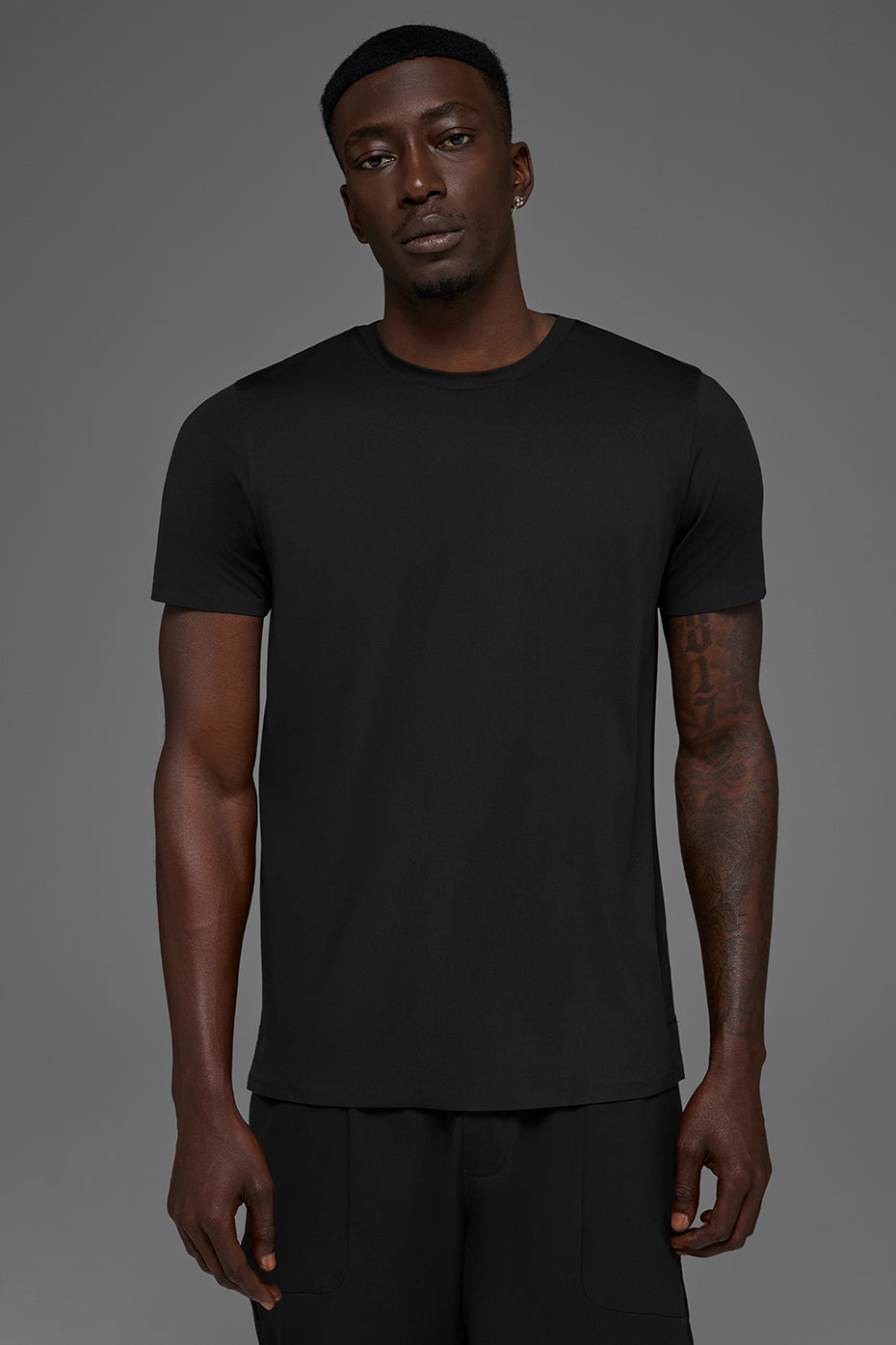 Idol Crewneck Shorts‑Sleeve — Black