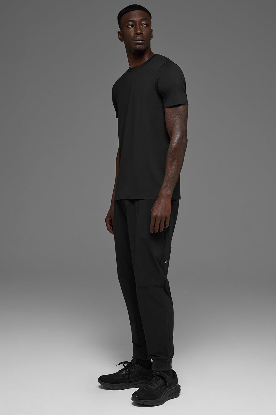 Idol Crewneck Shorts‑Sleeve — Black