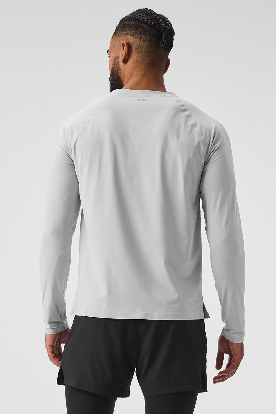 Idol Long‑Sleeve Performance Tee — Titanium