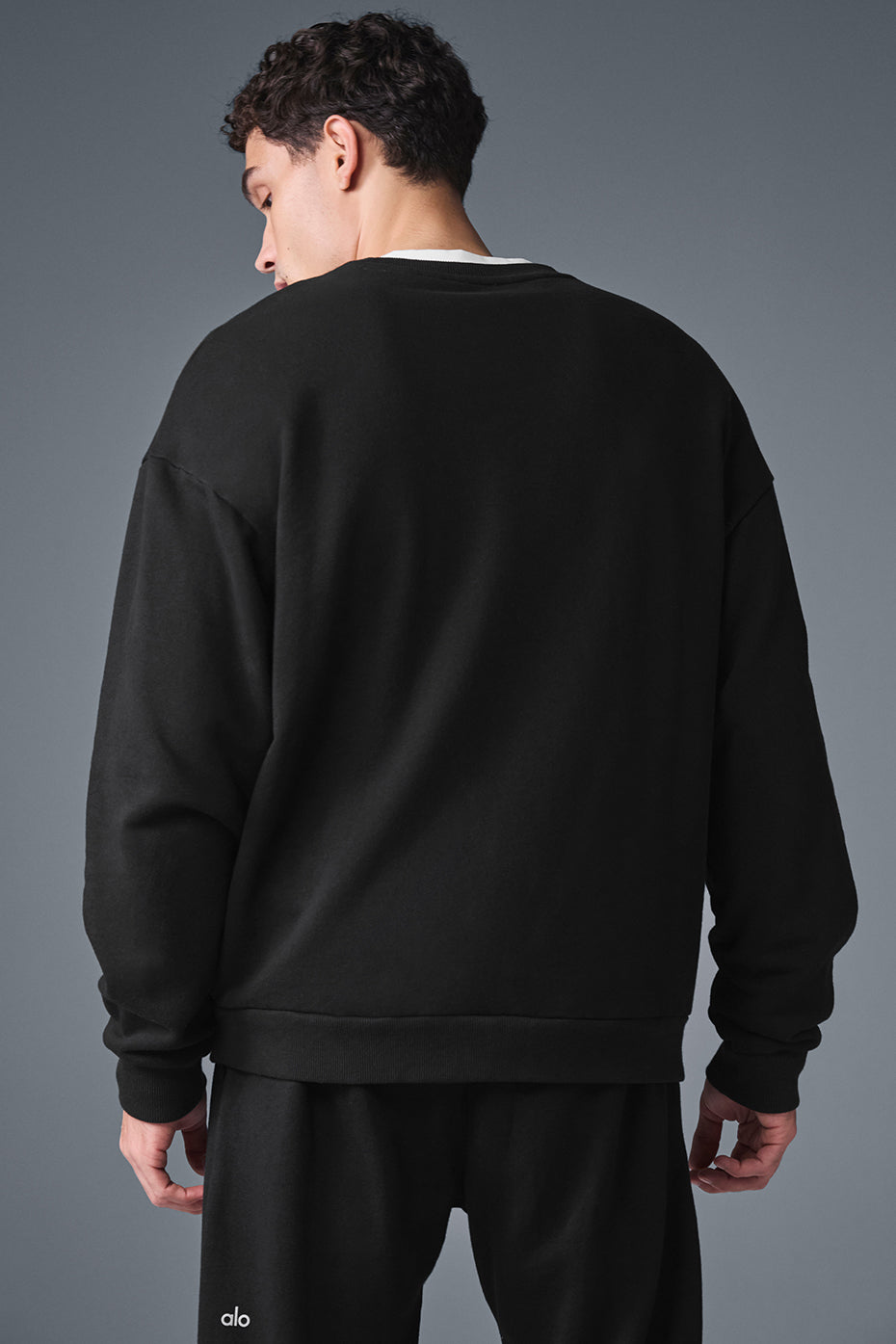 Chill Crew Neck Crew Sweatshirt — Black