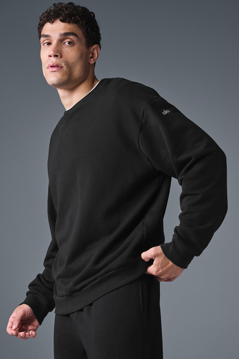 Chill Crew Neck Crew Sweatshirt — Black