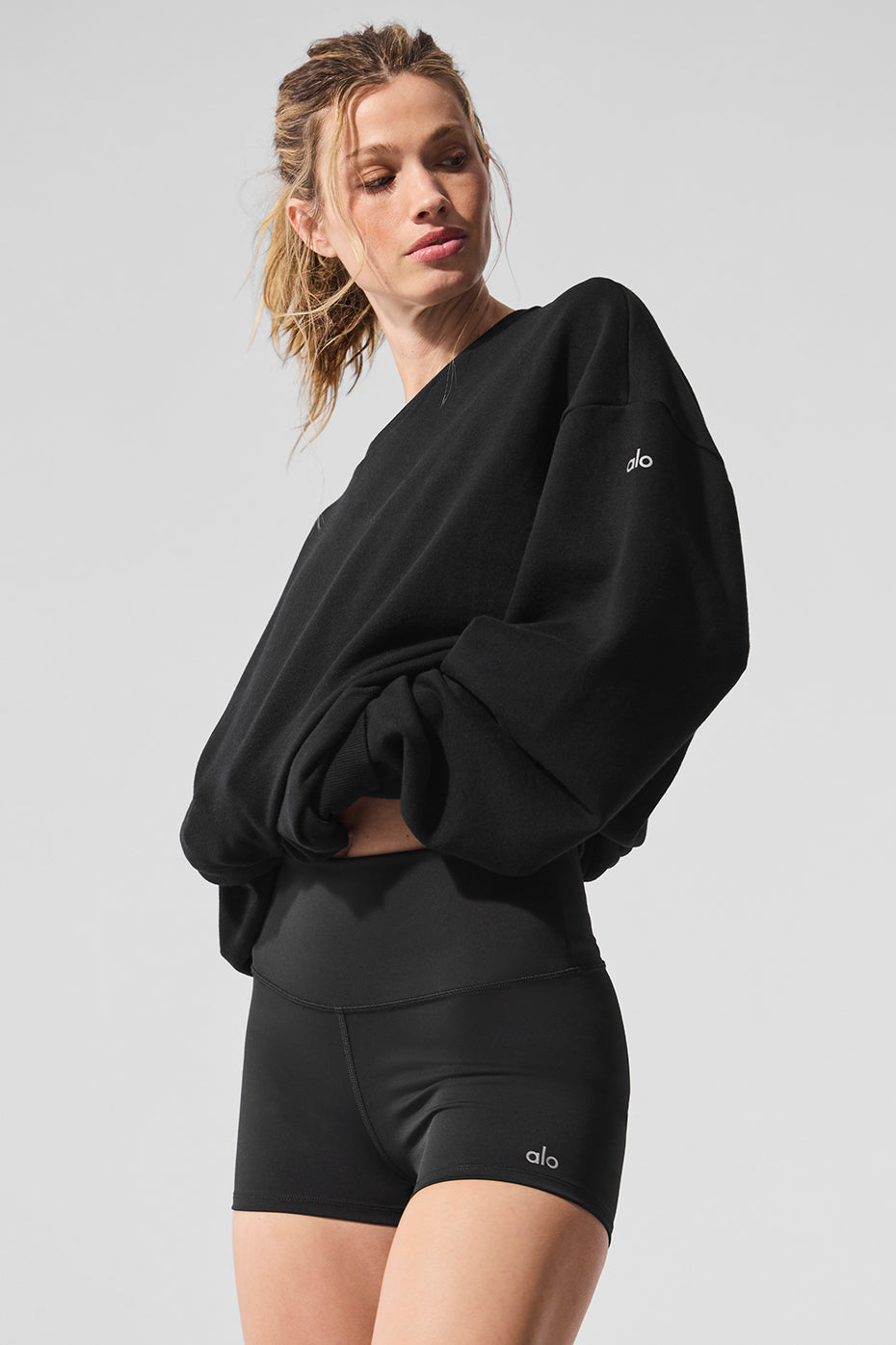 Chill Crew Neck Crew Sweatshirt — Black