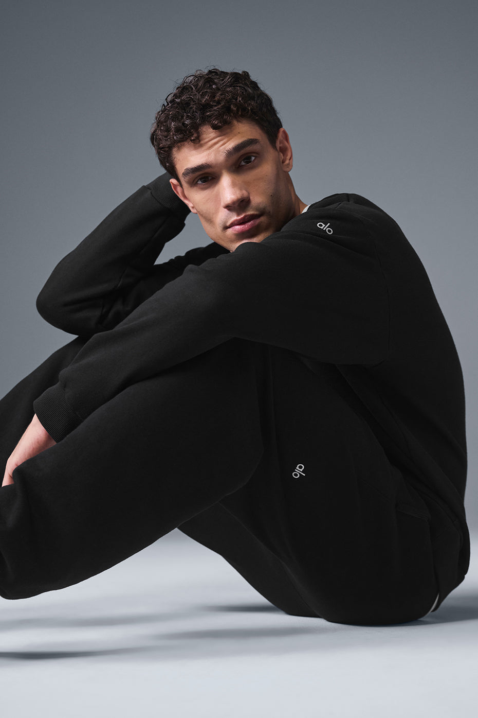 Chill Crew Neck Crew Sweatshirt — Black