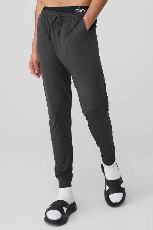 Conquer Revitalize Pant — Anthracite