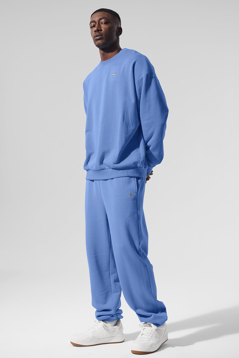 Accolade Crew Neck Crew Sweatshirt — Crystal Clear Blue
