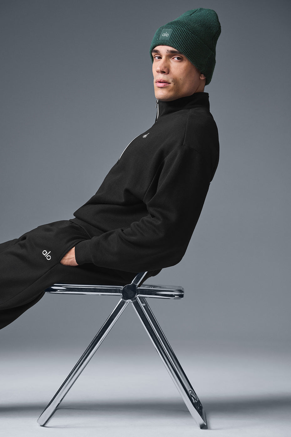 Accolade 1/4 Zip Crew Sweatshirt — Black