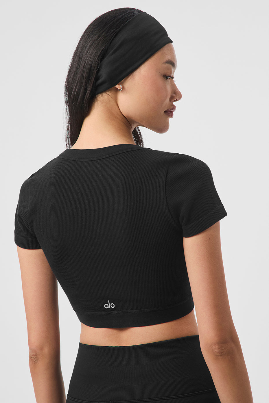 Seamless Ribbed Cropped Serene Shorts‑Sleeve — Black