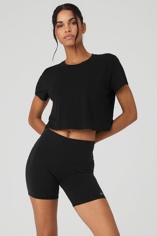 Cropped All Day Shorts‑Sleeve — Black