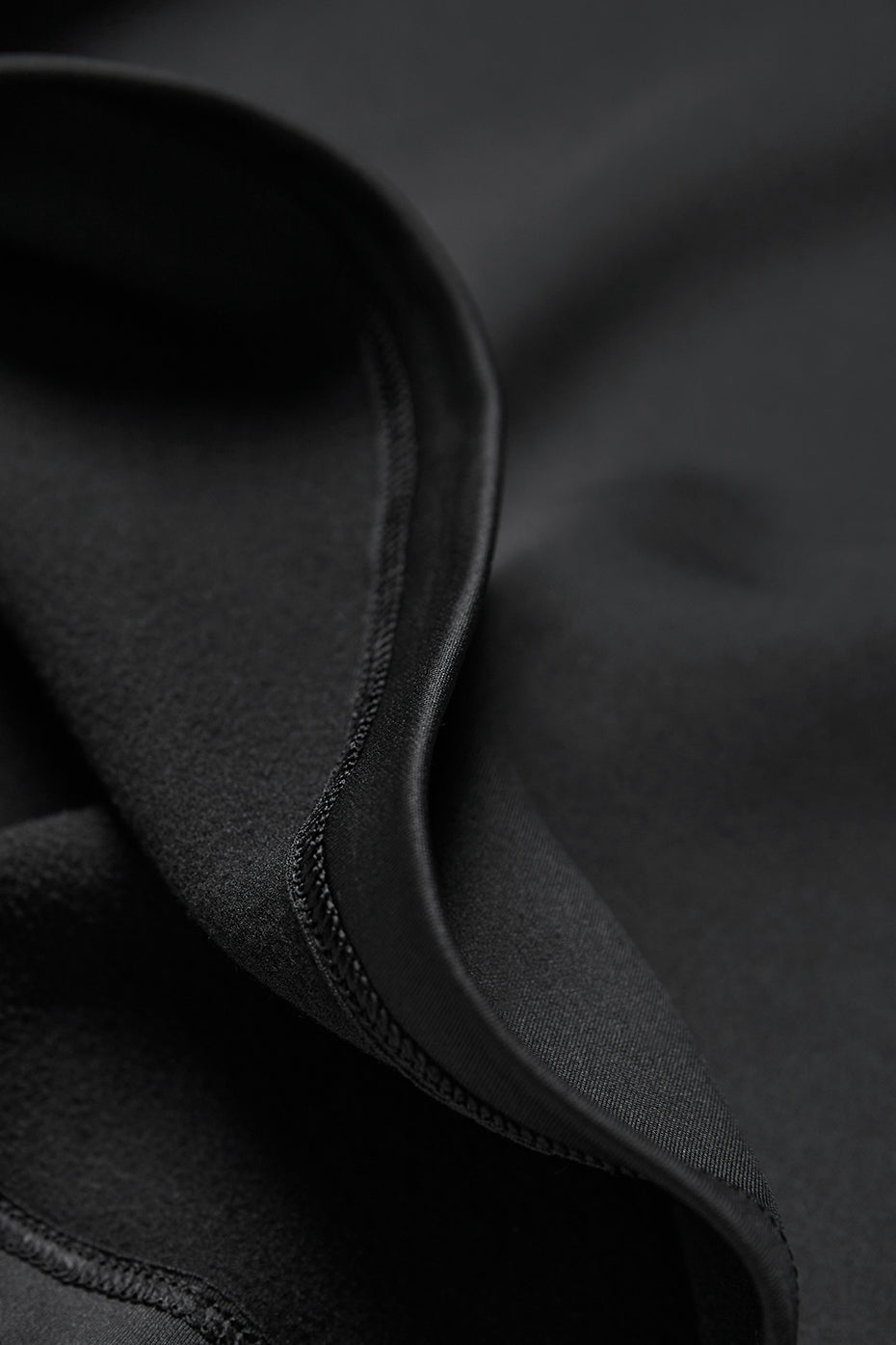 Airbrush Winter Warm Nocturne Long‑Sleeve — Black