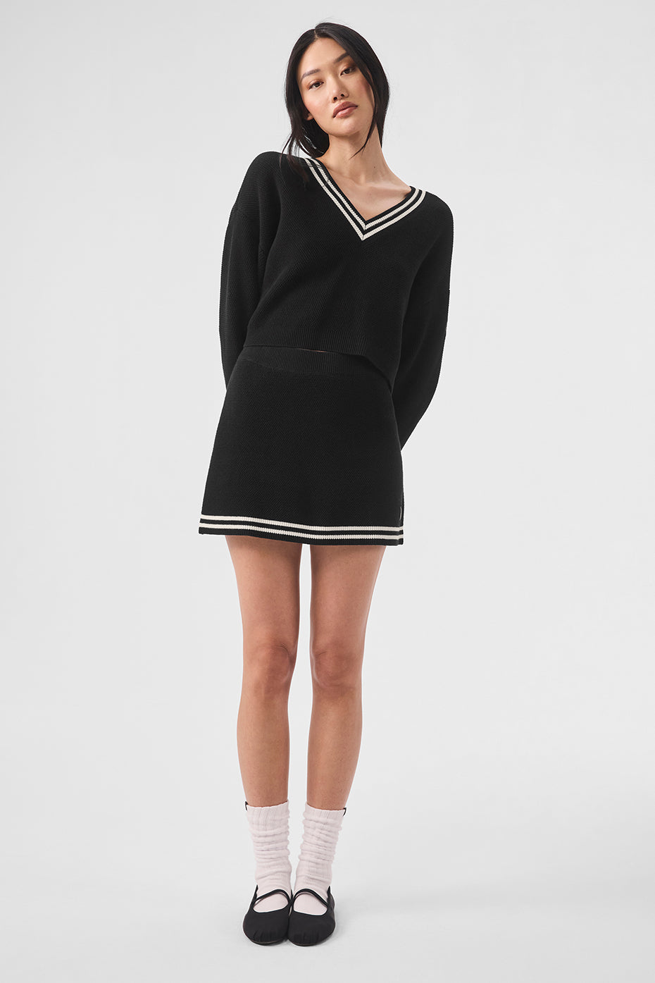 Tennis Club Sweater Knit V — Neck Crew Sweatshirt — Black/Ivory