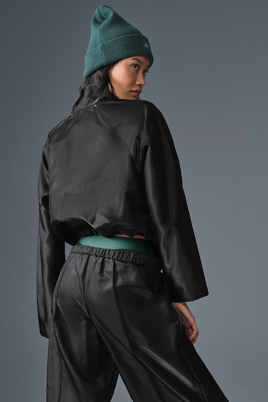 Cropped Afterglow Crew Sweatshirt — Black