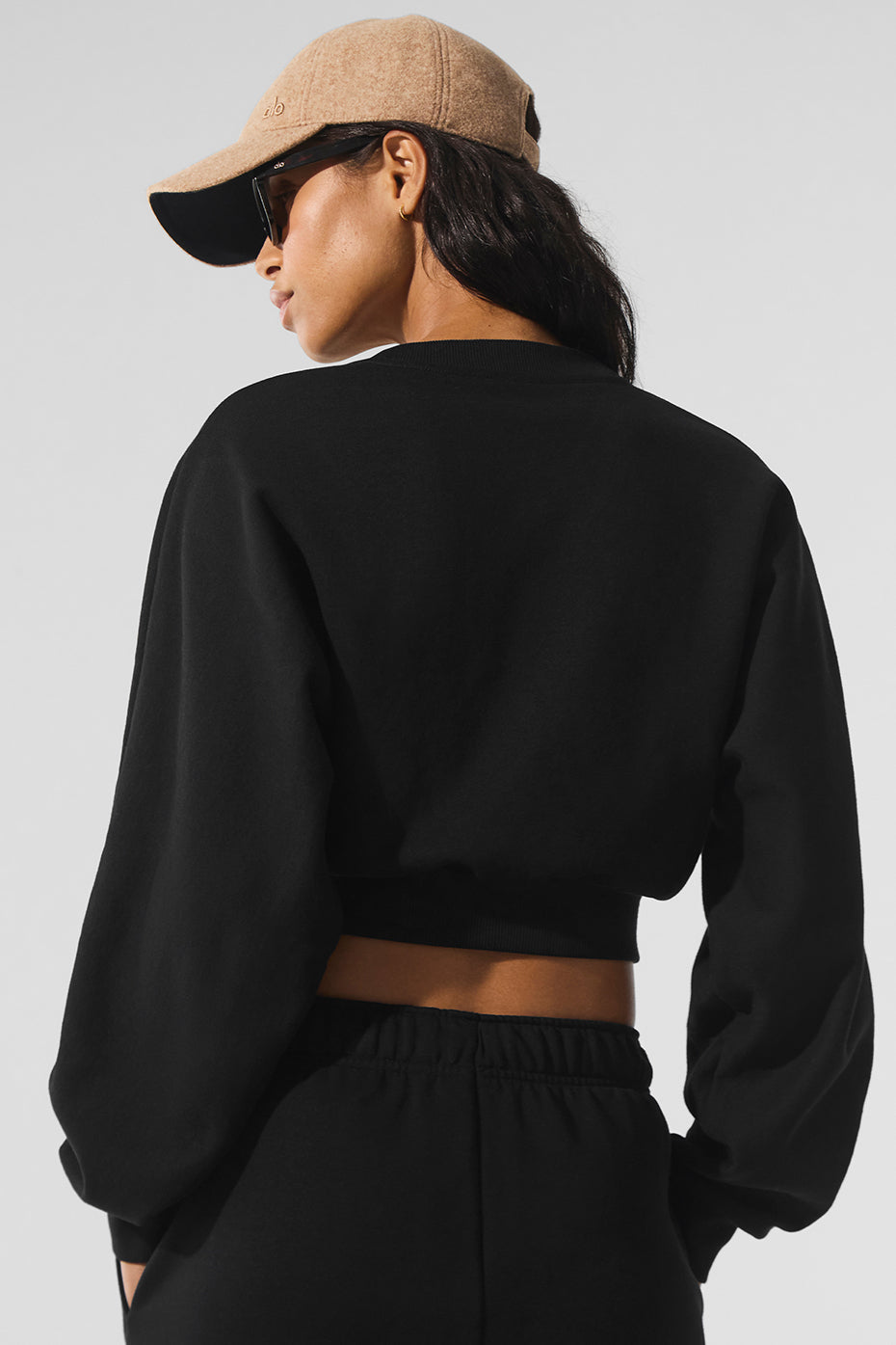 Cropped Accolade Crewneck — Black