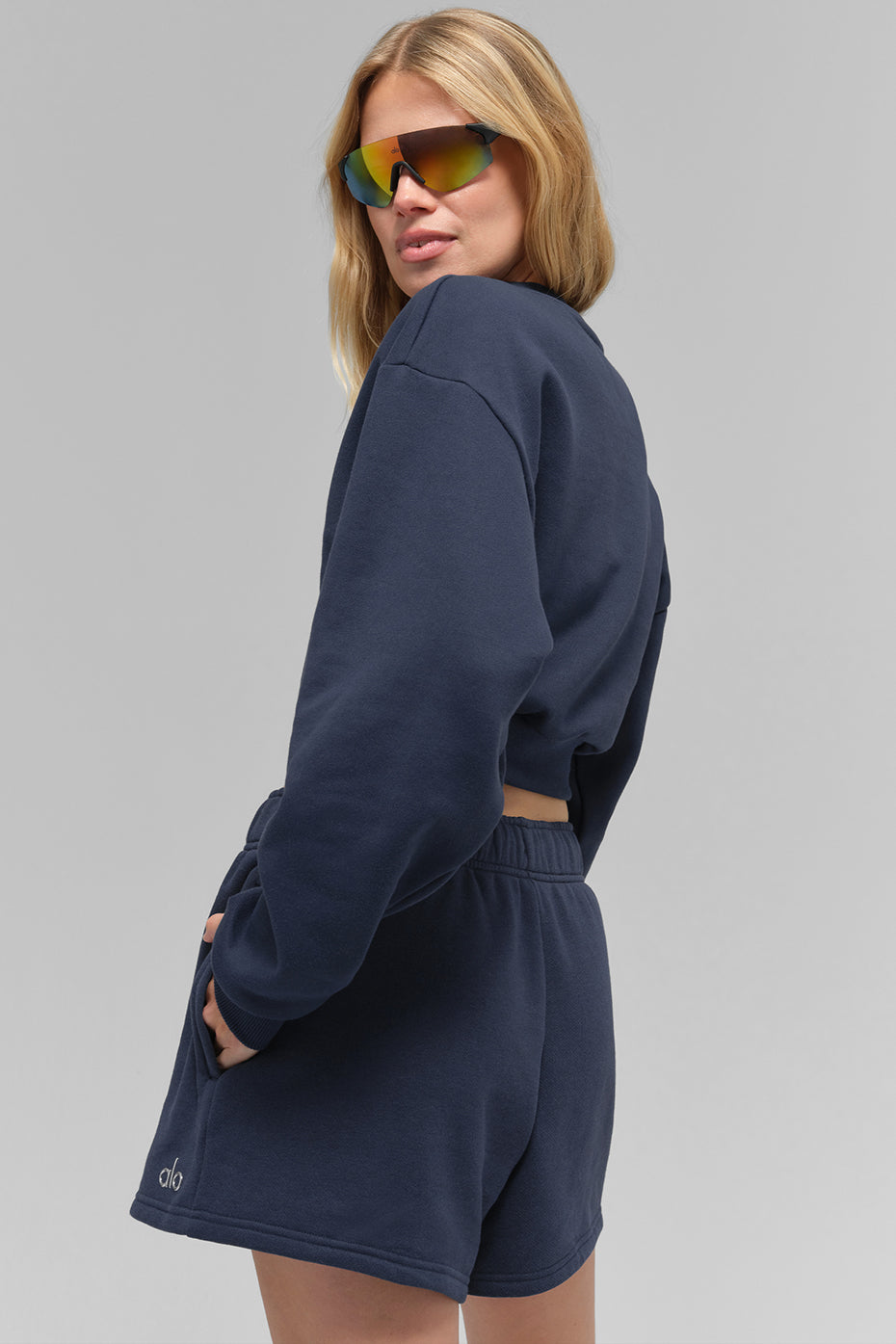 Cropped Accolade Crewneck — Navy