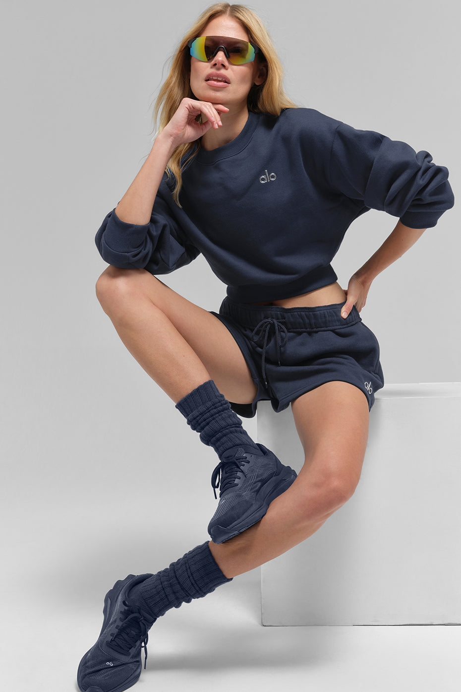 Cropped Accolade Crewneck — Navy