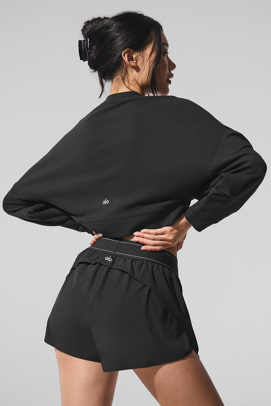 Cropped Sway Crew Neck Crew Sweatshirt — Black