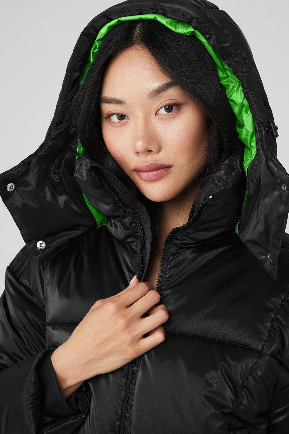 Pearlized Pristine Puffer — Black/Green Glow