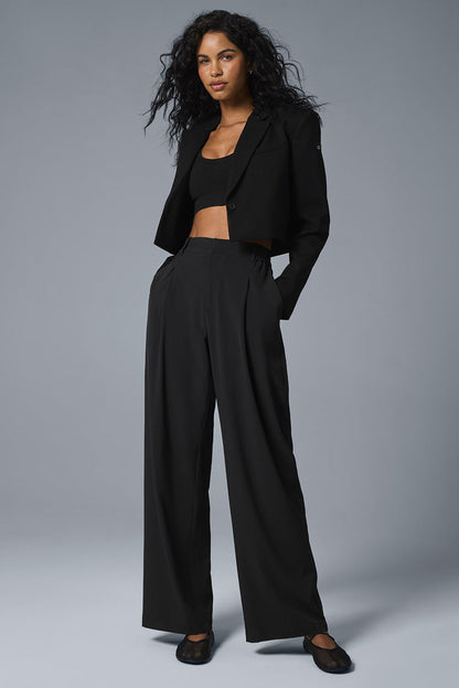 Cropped First — Class Blazer — Black