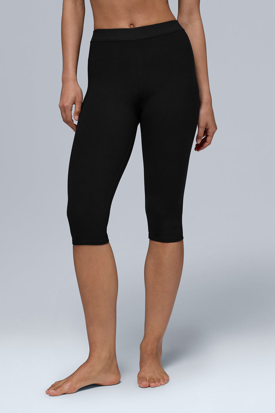 Alosoft High Rise Iconic 90's Capri — Black