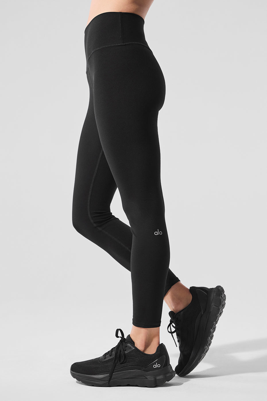 Alosoft High Rise 7/8 Highlight Leggings — Black