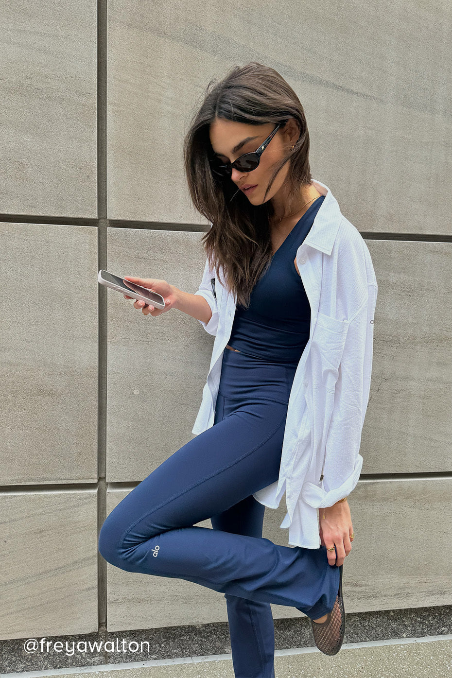 Airbrush High Rise 7/8 Bootcut Leggings — Navy