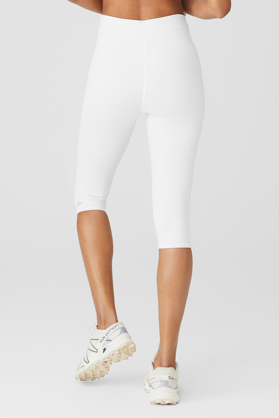 Airbrush V — Cut Define Capri — White