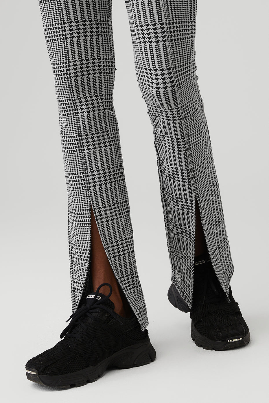 Jacquard High Rise Glenplaid Flutter Leggings — Titanium/Black