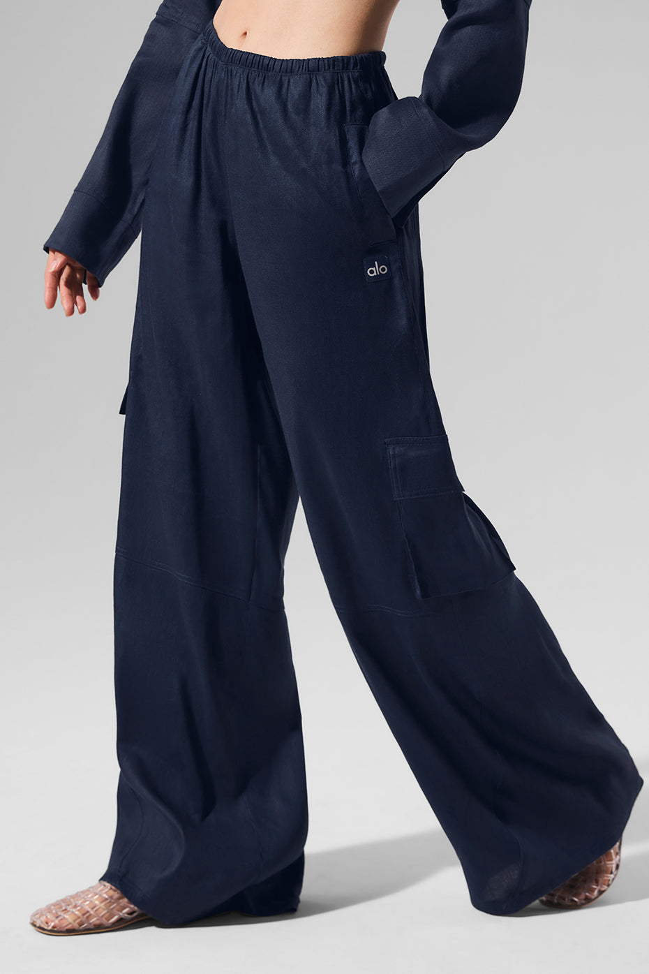 Linen Getaway Cargo Wide Leg Pant — Navy
