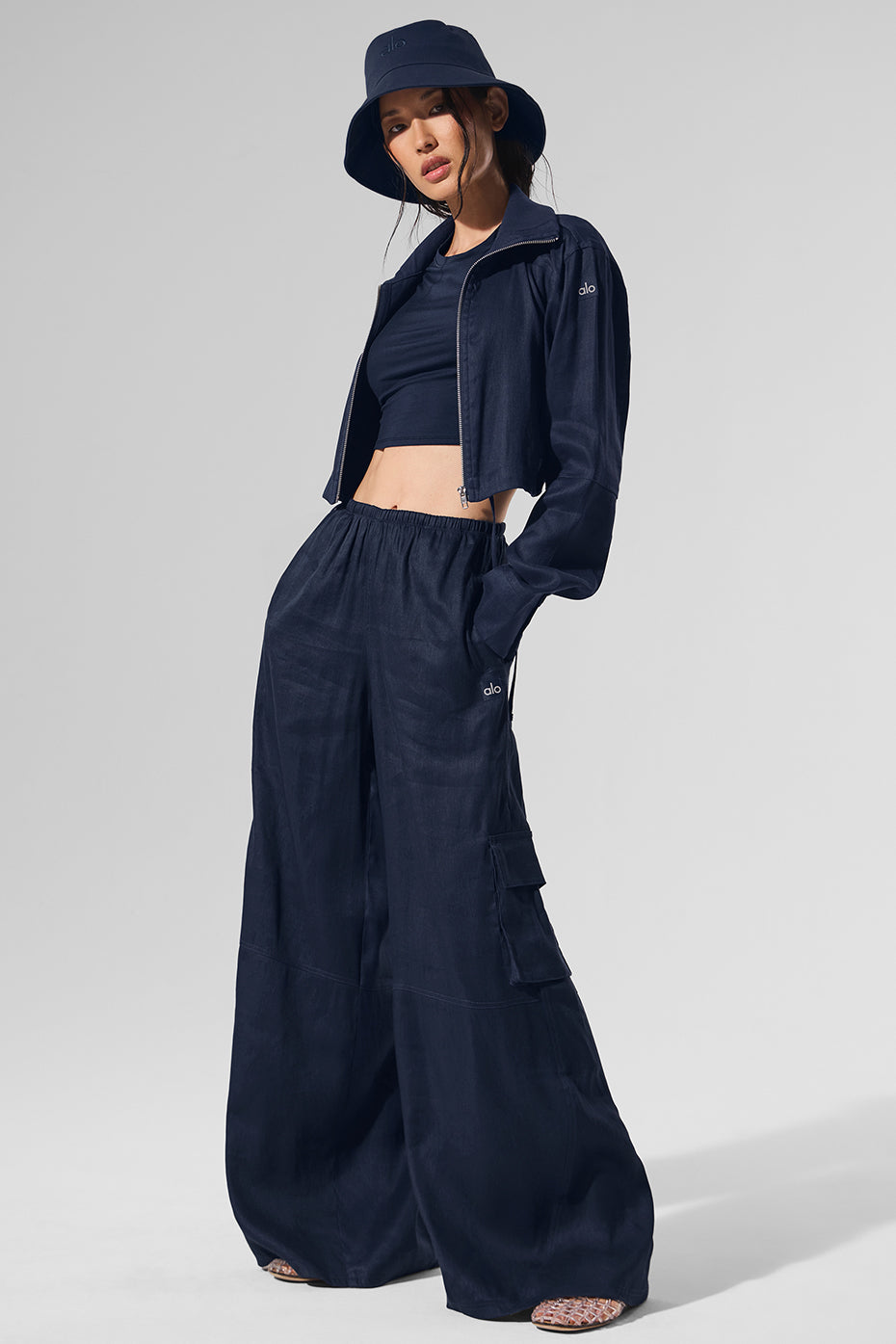 Linen Getaway Cargo Wide Leg Pant — Navy