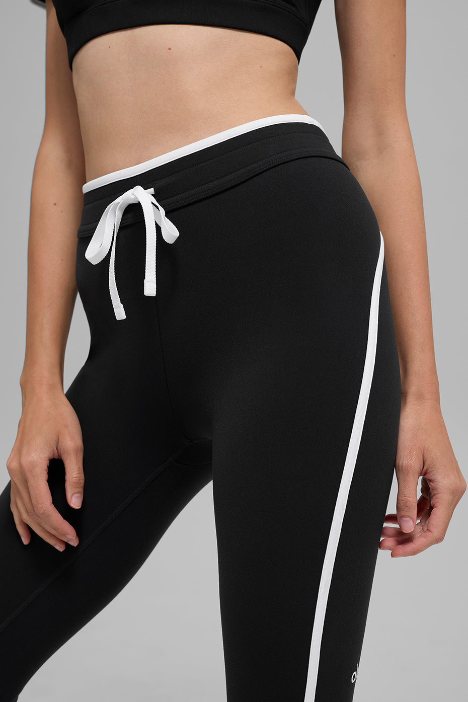 Airbrush High Rise Race Pace Capri — Black/White
