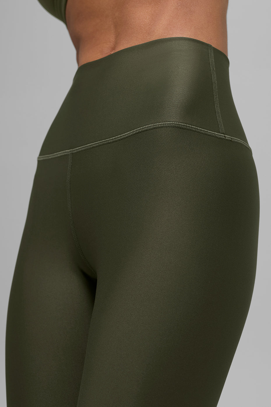 7/8 High Rise Airlift Leggings — Green Olive
