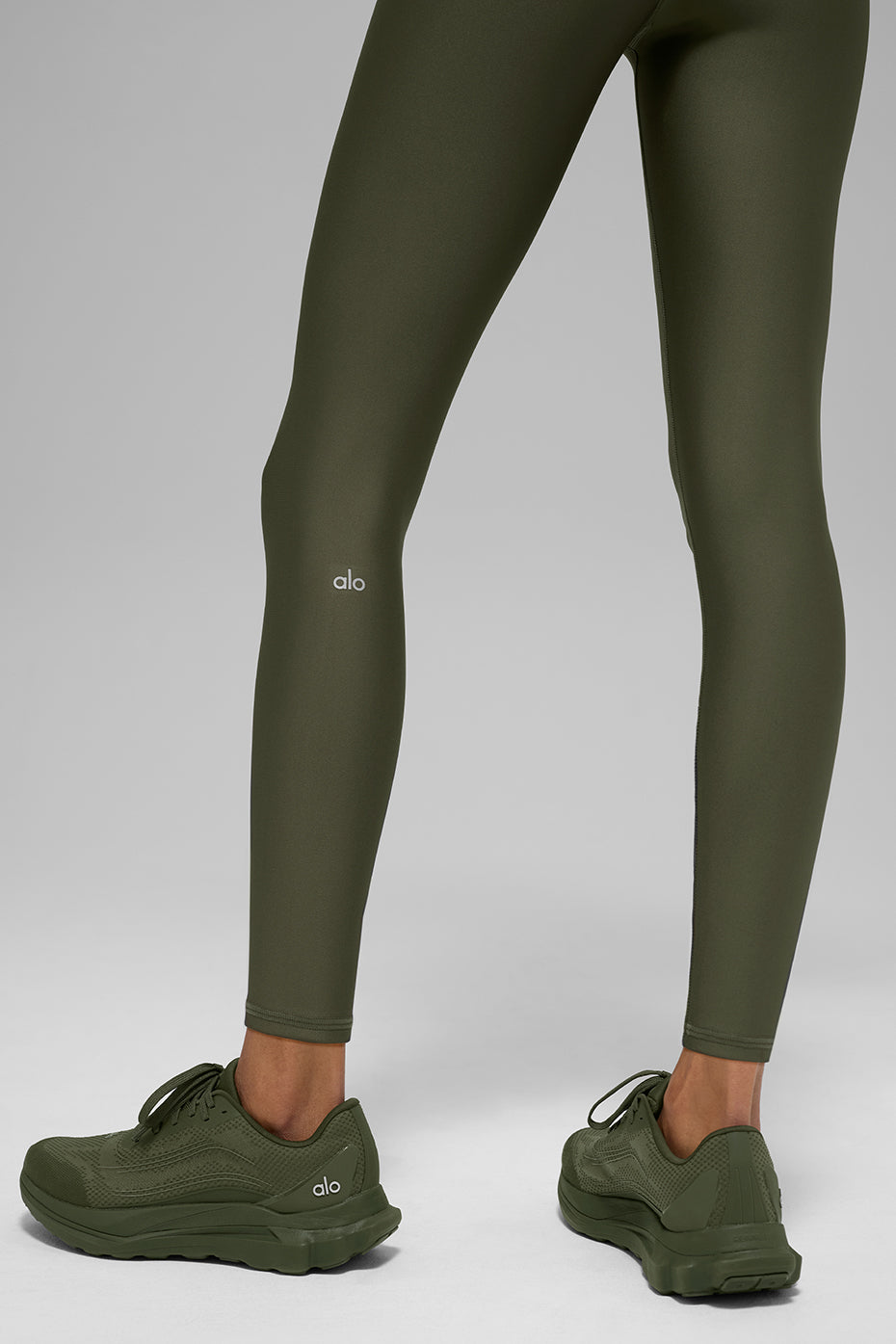 7/8 High Rise Airlift Leggings — Green Olive